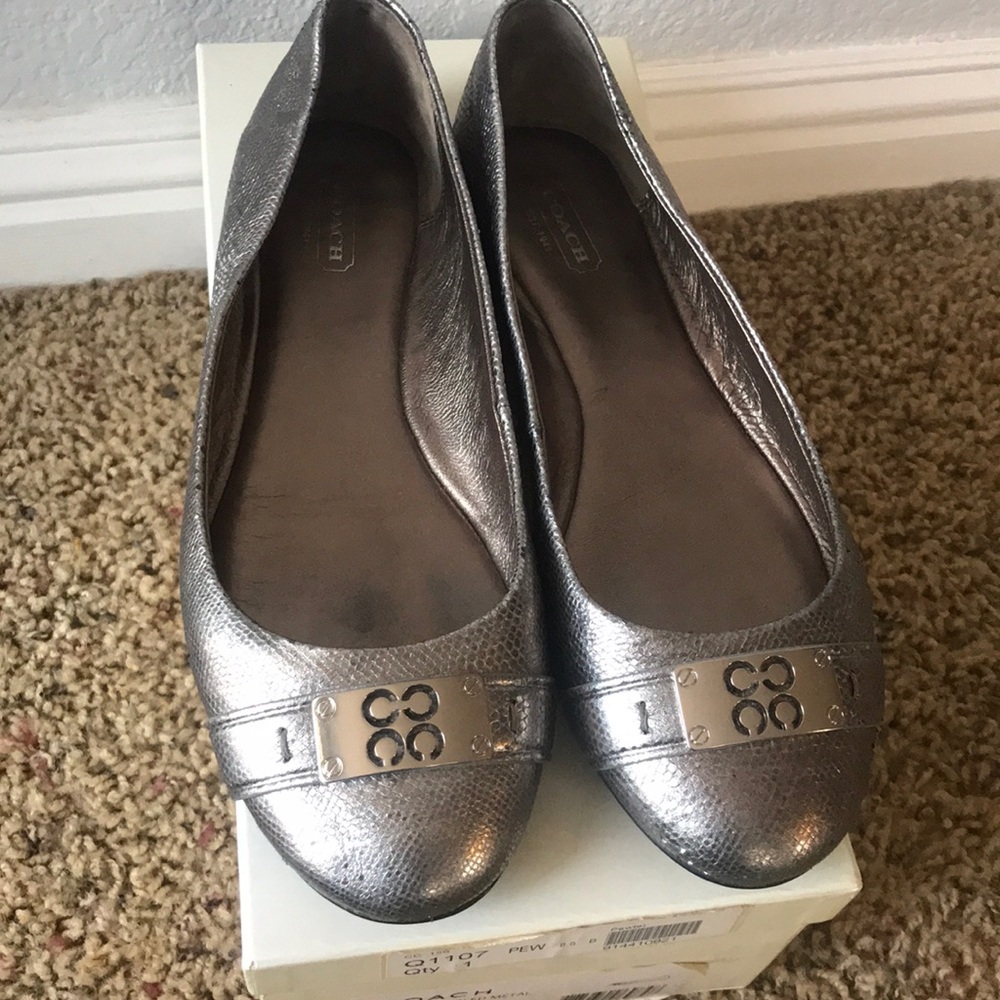Coach London Pebbled Metal Flats 8.5